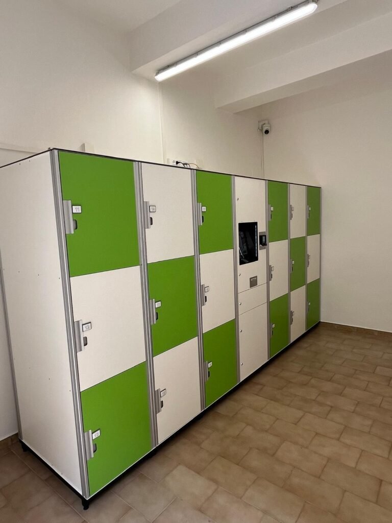 Large and medium luggage lockers at Luggage Storage Hub Florence